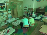 Starsi czytają młodszym