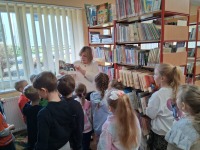 Wizyta uczniów klasy I w Gminnej Bibliotece Publicznej